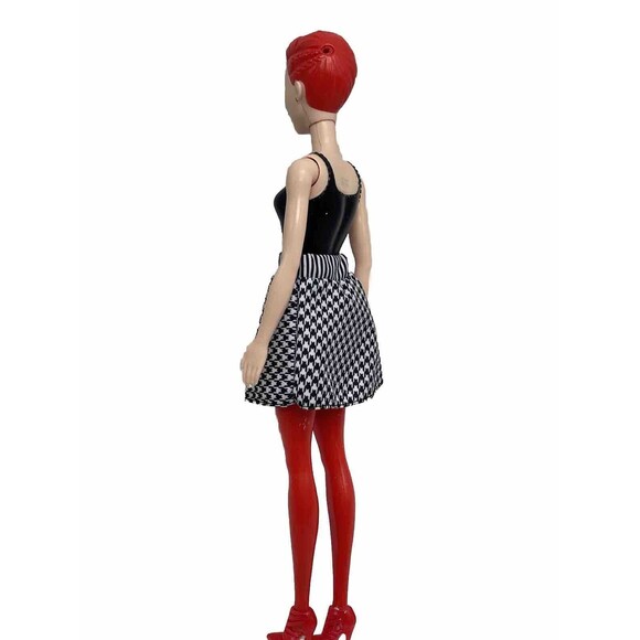 2020 Mattel Color Reveal Fashion Barbie Red Molded Hair Freckles Doll 12” - Picture 3 of 13